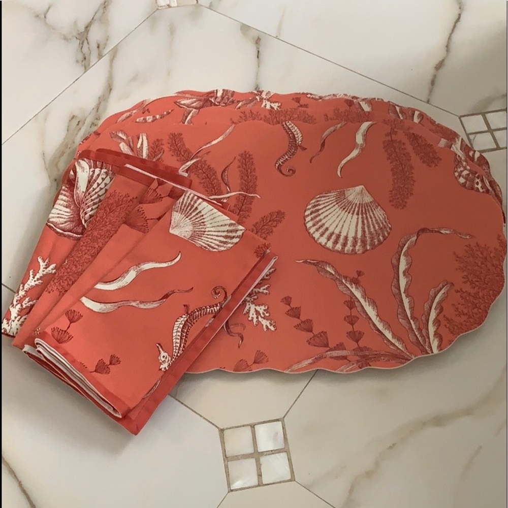 NWT Set of 4 Placemats with Matching Cloth Napkins
